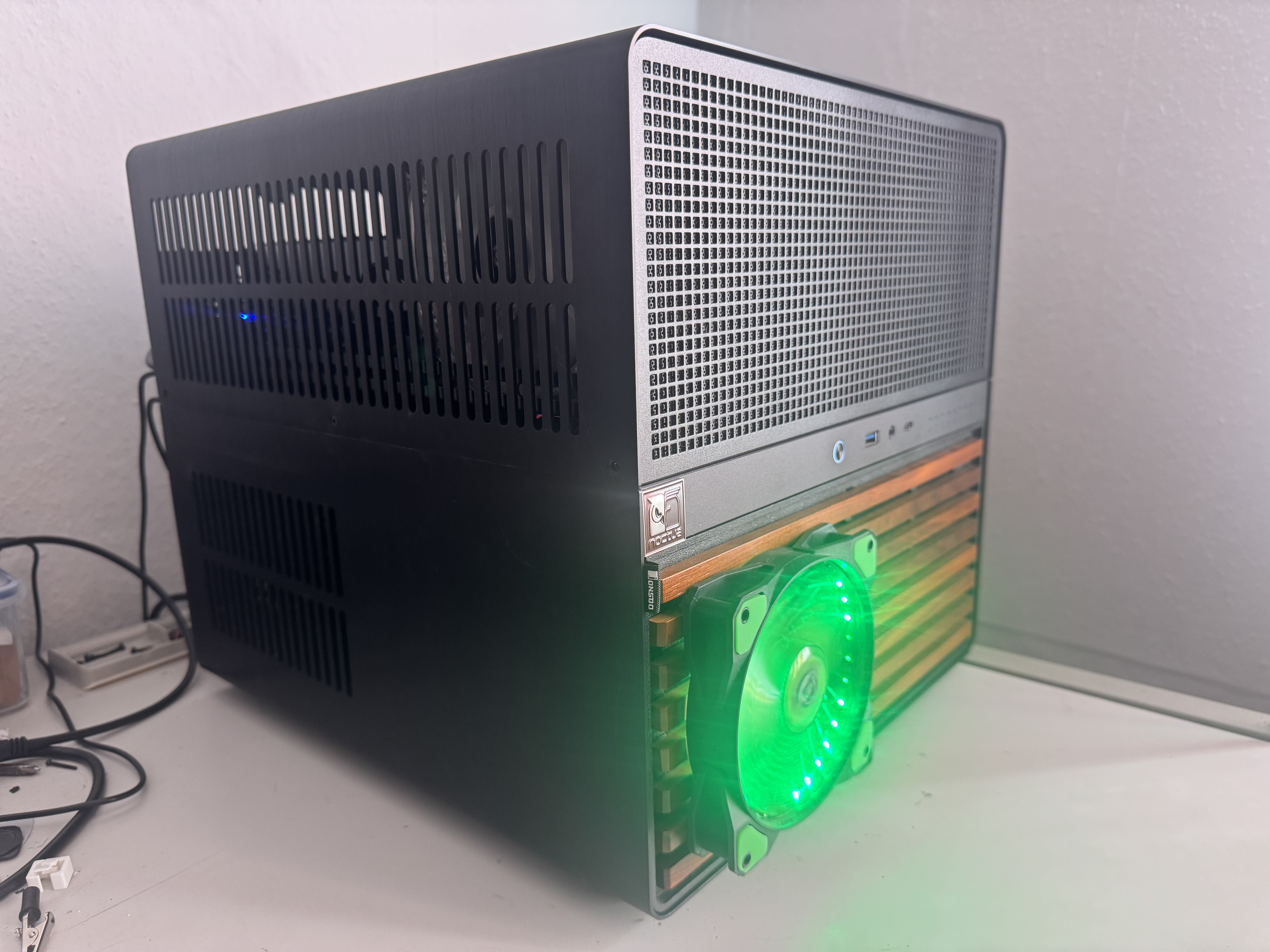 Der SamyServer — Front mit grüner LED